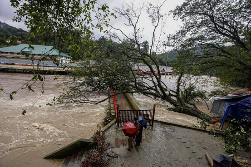 Rain fury continued unabated in Kerala even on Wednesday, where 47 people have died so far, with the Kochi international airport announced shut till Saturday after water gushed inside the airport area and train services remained suspended in many parts of the state. A red alert was sounded in 12 of the 14 districts. Operations at the Kochi airport have suspended till August 18 and flights were being diverted to various airports. Airlines including IndiGo, Air India and SpiceJet have announced suspension of their operations to Kochi. The low-lying areas of the capital city including Gowreesapattom and Kannanmoola are still underwater, hitting hard normal life. At least 18 families have been stranded in Gowreesapattom here as the area remained inundated.