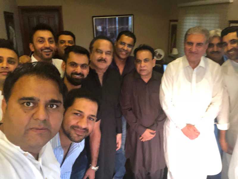 4- The national team captain visited the residence along with pacer Umar Gul and Muhamamd Hafeez. (Fawad Hussain/Twitter)
