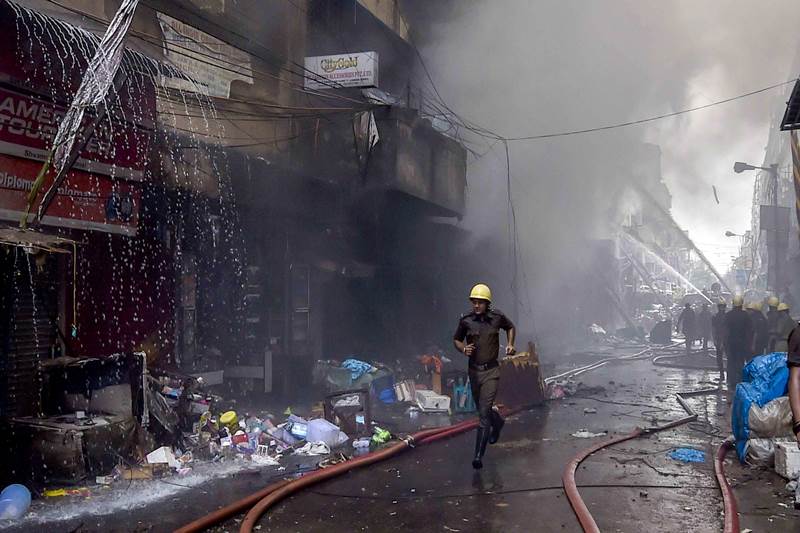 kolkata fire accident today, kolkata fire, kolkata fire today, bagri market kolkata fire, bagree market fire, bagri market fire, bagree market fire latest news, bagri market fire today, kolkata fire images, kolkata fire pics, kolkata fire pictures, burrabazar fire, burrabazar fire images