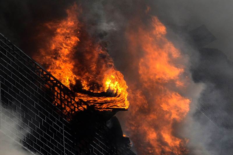 kolkata fire accident today, kolkata fire, kolkata fire today, bagri market kolkata fire, bagree market fire, bagri market fire, bagree market fire latest news, bagri market fire today, kolkata fire images, kolkata fire pics, kolkata fire pictures, burrabazar fire, burrabazar fire images