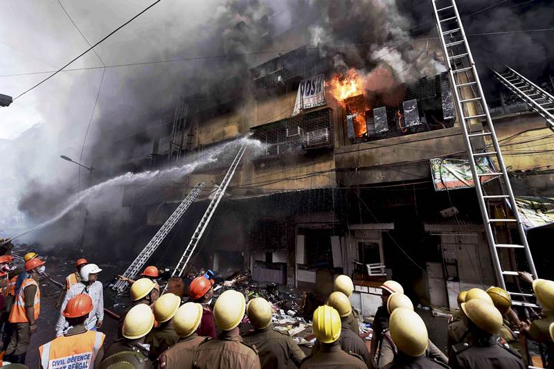 kolkata fire accident today, kolkata fire, kolkata fire today, bagri market kolkata fire, bagree market fire, bagri market fire, bagree market fire latest news, bagri market fire today, kolkata fire images, kolkata fire pics, kolkata fire pictures, burrabazar fire, burrabazar fire images