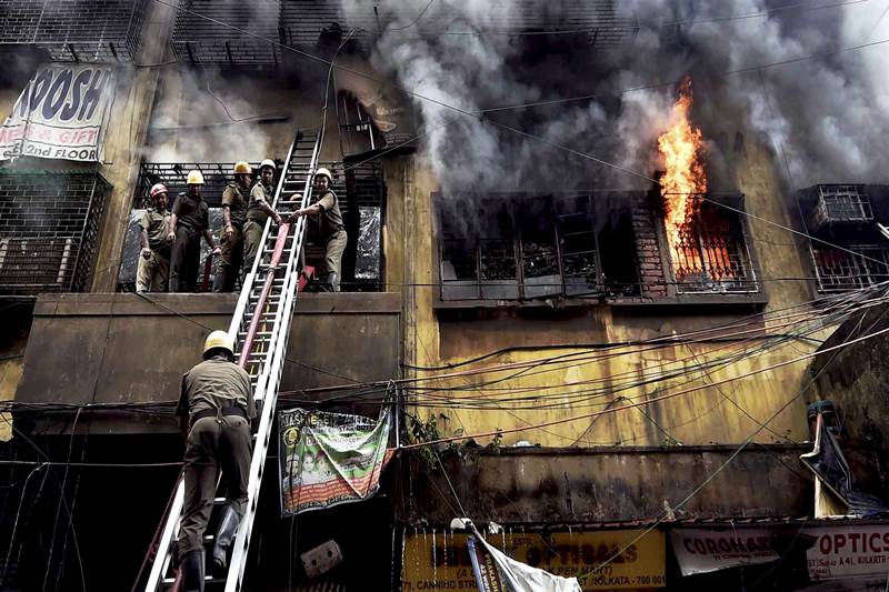 kolkata fire accident today, kolkata fire, kolkata fire today, bagri market kolkata fire, bagree market fire, bagri market fire, bagree market fire latest news, bagri market fire today, kolkata fire images, kolkata fire pics, kolkata fire pictures, burrabazar fire, burrabazar fire images