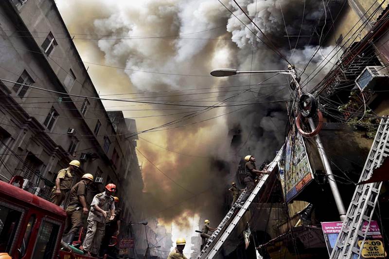 kolkata fire accident today, kolkata fire, kolkata fire today, bagri market kolkata fire, bagree market fire, bagri market fire, bagree market fire latest news, bagri market fire today, kolkata fire images, kolkata fire pics, kolkata fire pictures, burrabazar fire, burrabazar fire images
