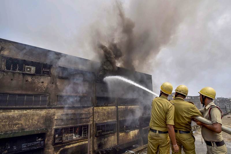 kolkata fire accident today, kolkata fire, kolkata fire today, bagri market kolkata fire, bagree market fire, bagri market fire, bagree market fire latest news, bagri market fire today, kolkata fire images, kolkata fire pics, kolkata fire pictures, burrabazar fire, burrabazar fire images