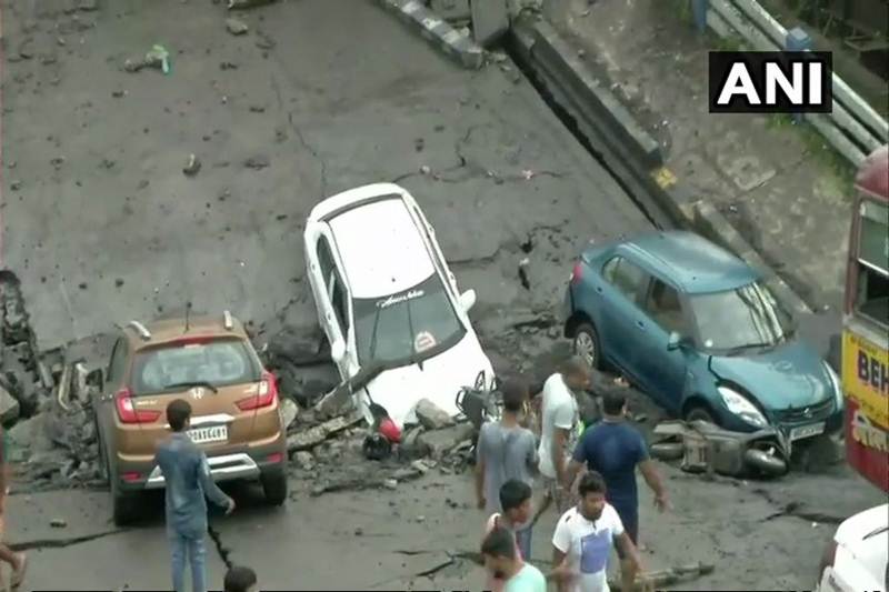 kolkata overbridge, kolkata over bridge collapse, kolkata flyover collapse, kolkata flyover, flyover in kolkata, majerhat bridge collapse, kolkata collapse, flyover collapse, kolkata bridge collapse images, bridge collapse in kolkata today, majerhat bridge collapse kolkata