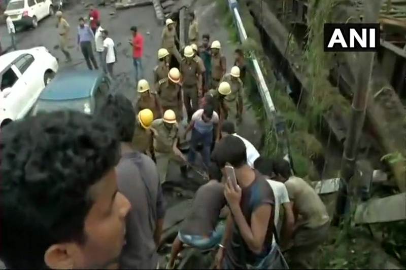 kolkata overbridge, kolkata over bridge collapse, kolkata flyover collapse, kolkata flyover, flyover in kolkata, majerhat bridge collapse, kolkata collapse, flyover collapse, kolkata bridge collapse images, bridge collapse in kolkata today, majerhat bridge collapse kolkata