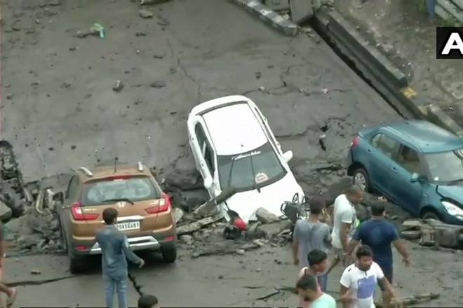 LIVE Majherat Flyover collapse, majherat flyover news, majherat bridge news, Kolkata, several people, vehicles feared trapped