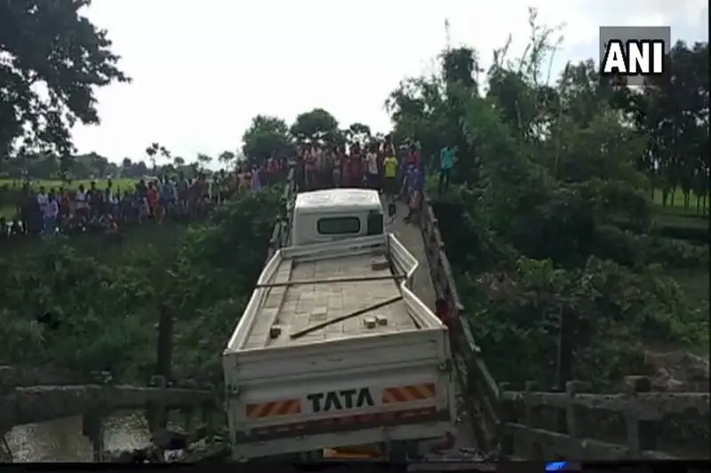 west bengal bridge collapse, darjeeling bridge collapse, bridge collapse in kolkata, bridge collapse in siliguri today, siliguri bridge collapse, west bengal bridge collapse, siliguri bridge accident, darjeeling bridge collapse, west bengal bridge collapse pictures