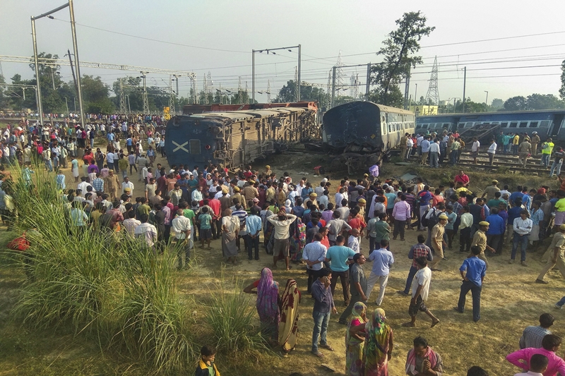 rae bareli train accident, raebareli train accident today, raebareli train accident, raebareli new farakka express, farakka express derailment, farakka express accident, raebareli train hadsa, raebareli train video, raebareli train accident images