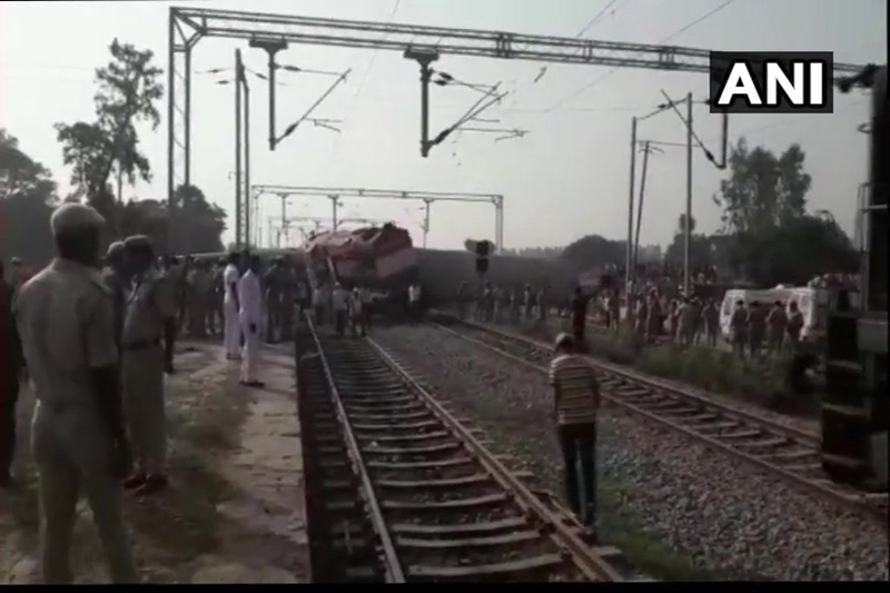 rae bareli train accident, raebareli train accident today, raebareli train accident, raebareli new farakka express, farakka express derailment, farakka express accident, raebareli train hadsa, raebareli train video, raebareli train accident images