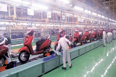 Sales of two wheelers in the home market grew 15% in 2017-18 but the pace moderated to 11% y-o-y in the first five months to August. (Representational photo)