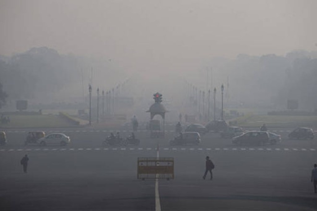 Delhi Air Quality: Misty Friday morning in the national capital, air quality ‘poor’ for second day