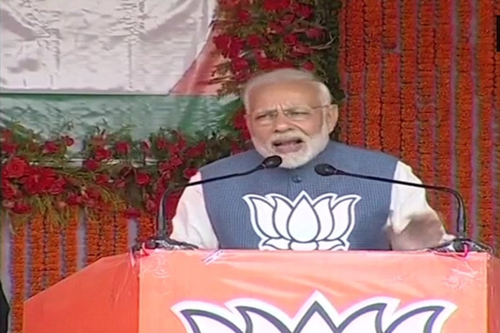 PM Narendra Modi dares Congress to make an “outsider” party president
