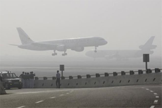 delhi temperature, delhi fog in december 2018, delhi fog today, delhi fog flight delays, delhi fog flight, delhi airport, fog in delhi.