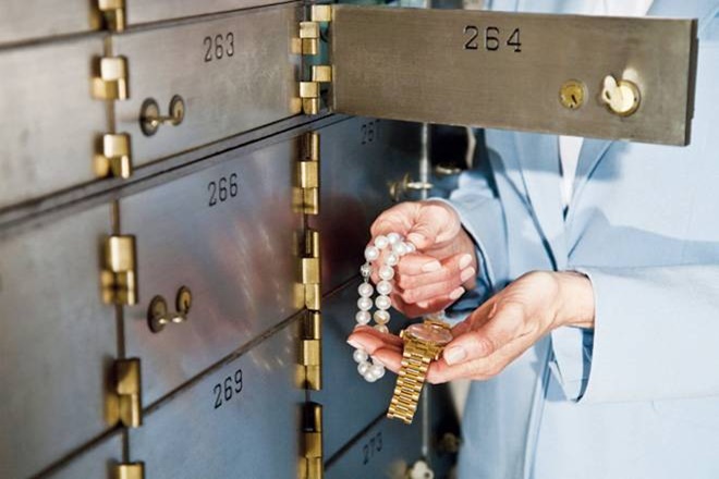 bank lockers, bank locker insurance policy, bank locker insurance, bank locker news, bank locker insurance in india, bank locker insurance policy, bank locker security system, iffco tokio insurance, Mumbai bank locker robbery, BoB, bank of baroda, RBI, bank lockers not safe, insurance for bank lockers, insurance for valuables, are the things completely safe in bank lockers