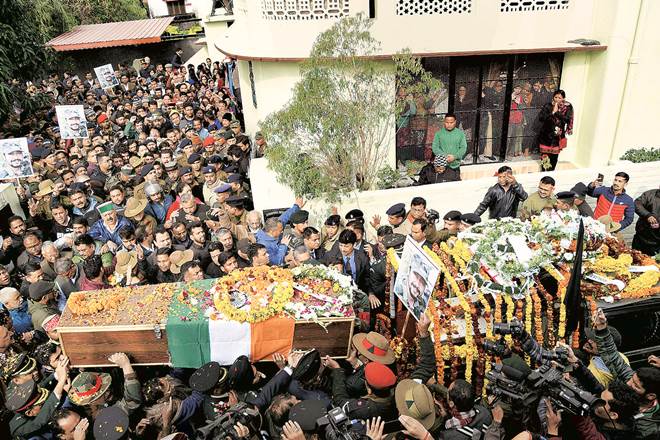 Army personnel and people pay their last respects to the mortal remains of Major Vibhuti Shankar Dhoundiyal, who lost his life in Pulwama encounter with Jaish-e-Mohammed (JeM) terrorists, ahead of his funeral, in Dehradun (Image:PTI)