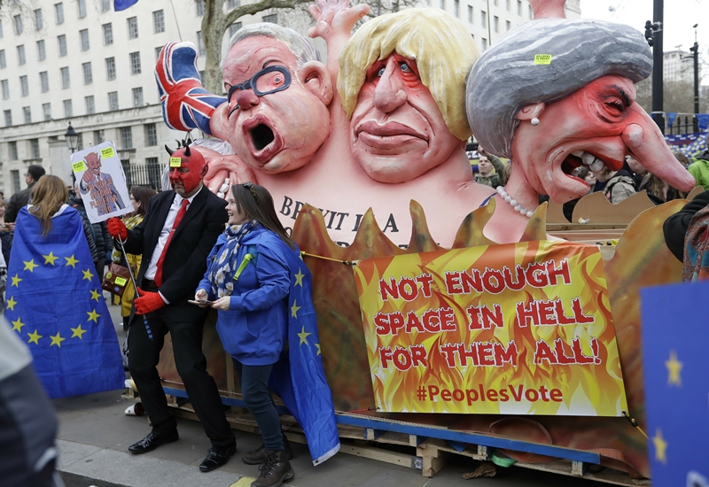 Effigies of British Prime Minister Theresa May and Conservative politicians Boris Johnson and Michael Gove, from right, and displayed during a Peoples Vote anti-Brexit march in London. (AP photo)
