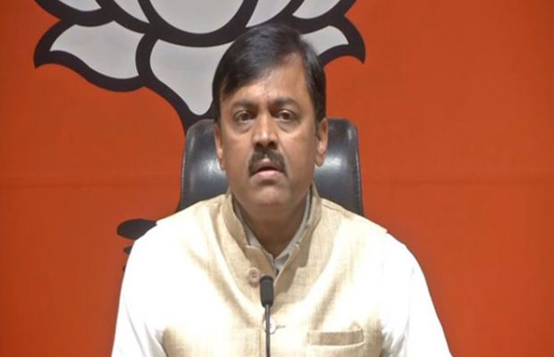 BJP सांसद जीवीएल नरसिम्हा राव पर प्रेस कॉन्फ्रेस में जूता फेंका | The  Financial Express