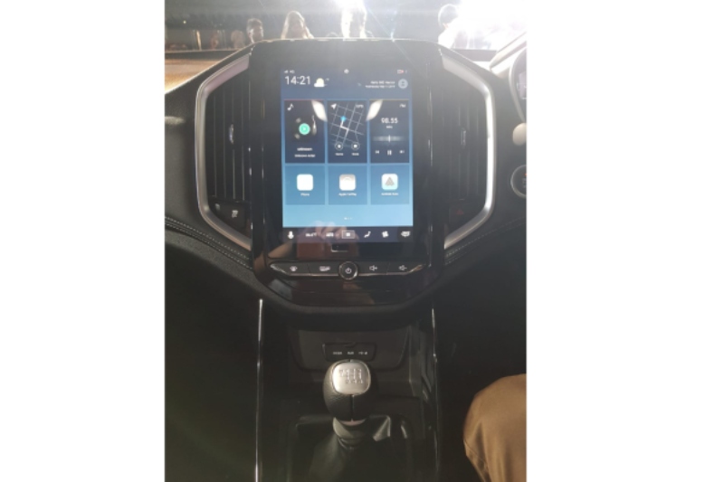 Besides the Internet connectivity, MG Hector also features voice assistant that can be activated by saying "Hello MG". The rear passengers get their own air-conditioning vents and the rear seats are reclining as well. The Hector gets a panoramic sunroof.