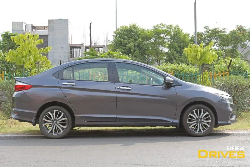 Pro: Going through heavy city traffic in this vehicle is quite easy and does not require frequent downshifting. When travelling on the highways, one does not need to go down a gear often when going for overtakes. The 1.5-litre, i-DTEC engine offers the right amount of power at the right time. Hence, the City comes across as an ideal vehicle for daily commutes as well as those occasional highway stints.