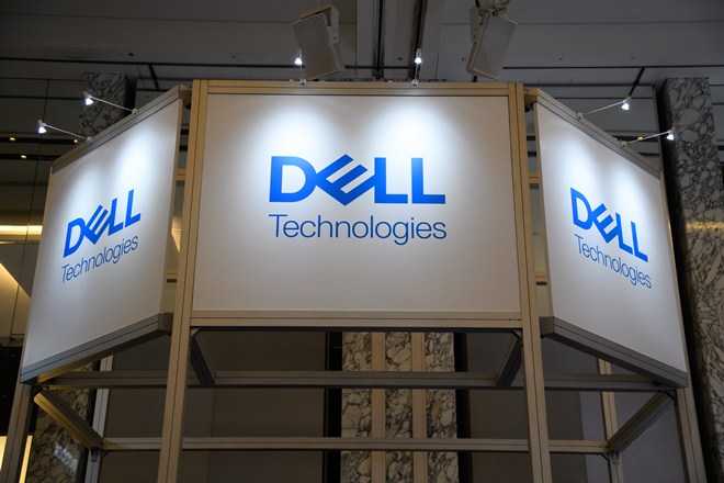 The Dell Technologies Inc. logo is displayed at the company's booth during the SoftBank World 2019 event in Tokyo, Japan, on Thursday, July 18, 2019. The founders of Southeast Asian ride-hailing giant Grab, indoor farming startup Plenty, Indian hotel chain OYO Rooms and payments service Paytm took the stage at an annual SoftBank conference to explain how artificial intelligence helps them stay on top in their respective fields. Photographer: Akio Kon/Bloomberg