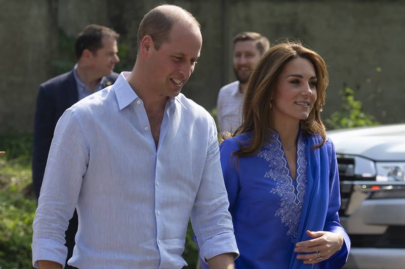 kate middleton, kate middleton pakistan, kate middleton pakistan dress, kate middleton pakistan earrings, kate middleton pakistan tour, kate middleton and william pakistan, prince william kate middleton pakistan