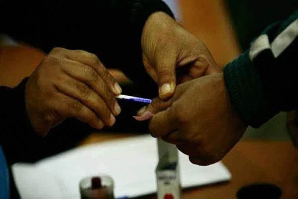 Maharashtra Assembly Election 2019: Setback for Shiv Sena ahead of polls as 26 corporators, 300 party workers resign