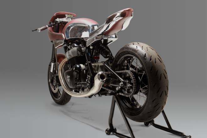 It clearly has much bigger tyres with a 180 section at the rear and a rounded profile that should help with great lean angles. The overall custom job is a sheer fantastic one but the exhaust is surely the highlight.