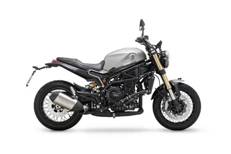 Benelli Leoncino 800 - The bigger Leoncino 800 has been unveiled at the ongoing EICMA 2019. The front end of the motorcycle gets an all LED oval shaped headlamp that looks similar to the unit on the Leoncino 500. The engine is a 754cc, parallel twin unit that is good for shedding out 81hp of power and 67Nm of torque. The Italian scrambler gets 17-inch rims at both ends with dual purpose tyres. Benelli is currently quite aggressive in its product strategies for India and already has the Leoncino 250 and Leoncino 500 on sale here. Therefore, we expect the Leoncino 800 to also land in India sometime next year.