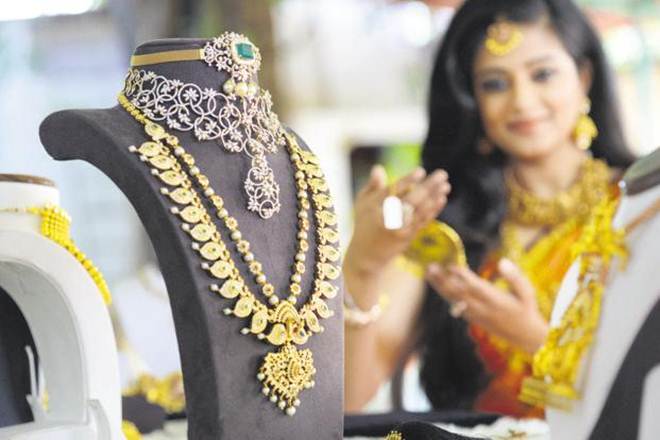 Buying gold in India, Gold buying, gold purity mark, gold hallmark signs, gold hallmark news, gold hallmark rate, gold hallmark center, Gold marking compulsory, purity of gold , BIS centres,