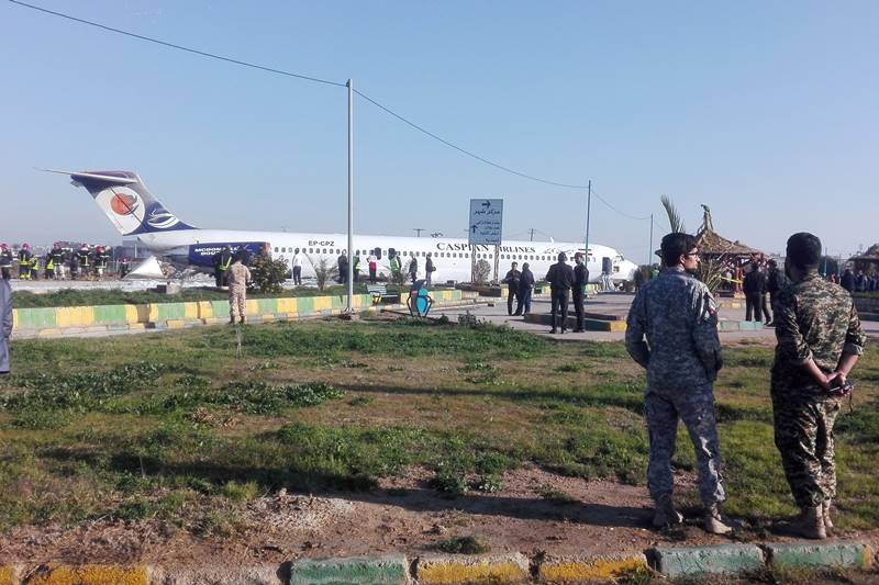 iran plane, iran plane landing, iran plane skid, iran plane land on road, Iranian passenger plane, Mahshahr airport, iran plane crash-lands on highway