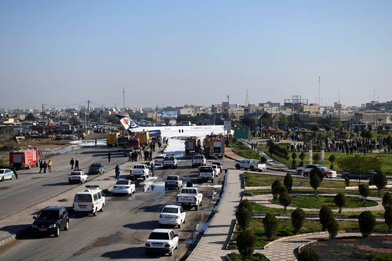 iran plane, iran plane landing, iran plane skid, iran plane land on road, Iranian passenger plane, Mahshahr airport, iran plane crash-lands on highway