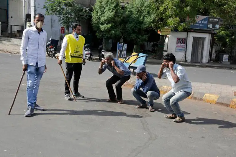 Coronavirus lockdown, Coronavirus, covidiots, Coronavirus in india, Coronavirus india, 21 day lockdown, india lockdown, sit-ups, squats, murga punishment, police