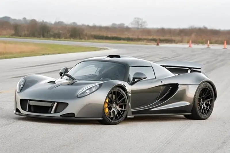 Hennessey Venom GT: The Venom GT has recorded 432.64 km/h in a high speed run at the Kennedy Space Centre in 2014, but it only did it in one direction. For a land speed record to be set, a car is required to one run in each direction. Not recognised in the Guinness Book of World Records, the Venom GT is nontheless one impressive monster.