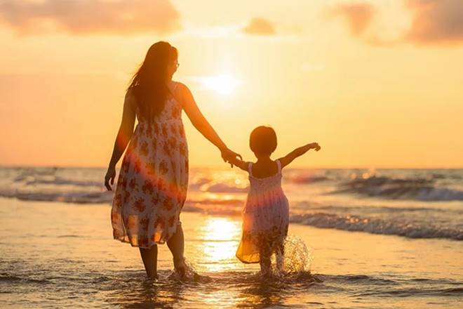 sukanya samridhi account, SSY Vs Child Mutual Fund, where should invest money for your daughter's future, sukanya samridhi yojana, mutual fund, best mutual funds for children, small savings scheme, safe return, market risk