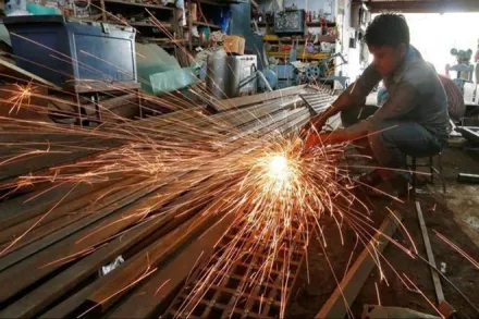  The extension of workhours is from the current eight hours a day and 48 hours a week. 