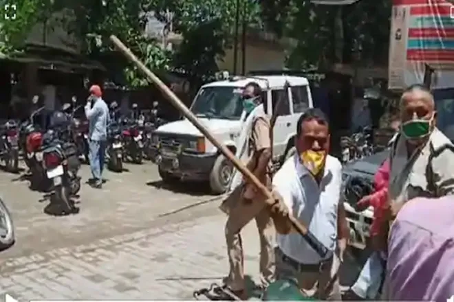 Bilthara Road SDM Ashok Chaudhary suspended for beating youths for not wearing masks. (Screengarb from viral video)