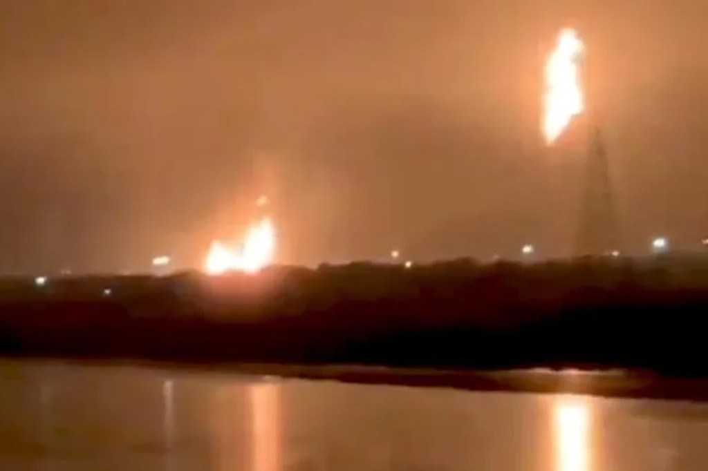 Massive fire at ONGC plant in Surat. 