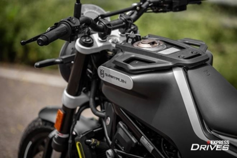 Husqvarna Svartpilen 250