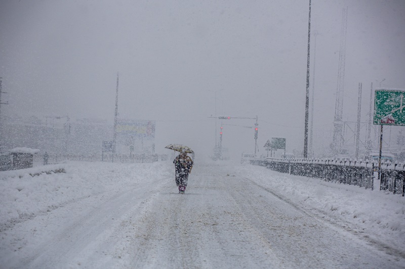 Kashmir temperature, Kashmir weather, Kashmir temperature today, Kashmir tourism, Kashmir snowfall, Kashmir snowfall images, Kashmir snowfall today, Kashmir snowfall pics, Kashmir snowfall places