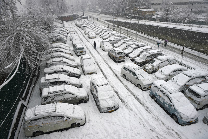 Kashmir temperature, Kashmir weather, Kashmir temperature today, Kashmir tourism, Kashmir snowfall, Kashmir snowfall images, Kashmir snowfall today, Kashmir snowfall pics, Kashmir snowfall places