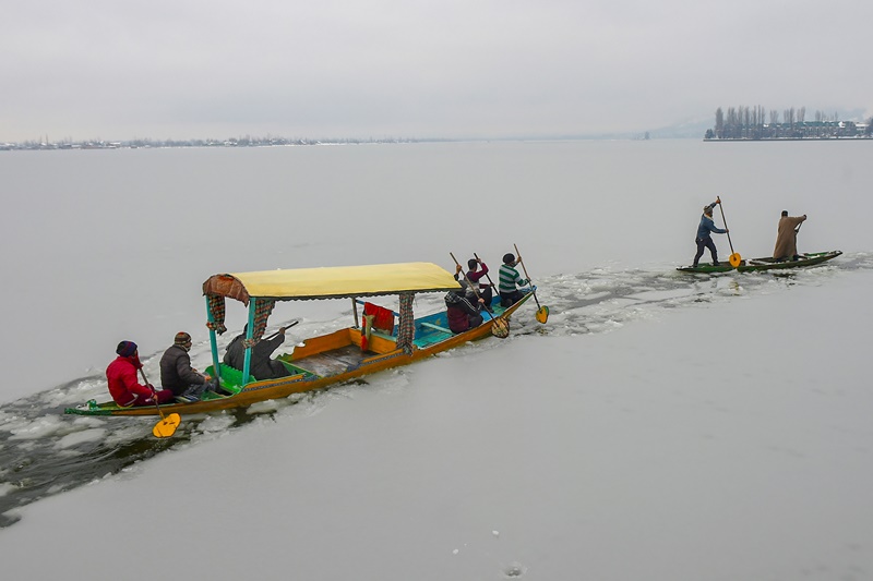 Kashmir temperature, Kashmir weather, Kashmir temperature today, Kashmir tourism, Kashmir snowfall, Kashmir snowfall images, Kashmir snowfall today, Kashmir snowfall pics, Kashmir snowfall places