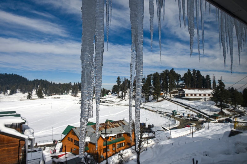 Kashmir temperature, Kashmir weather, Kashmir temperature today, Kashmir tourism, Kashmir snowfall, Kashmir snowfall images, Kashmir snowfall today, Kashmir snowfall pics, Kashmir snowfall places