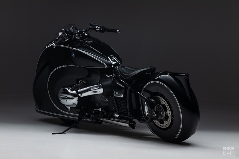 “I left the technology as it is,” Dirk tells Bikeexif. “The frame is 100% original.” Clever original design touches like the exposed drive shaft and rear wheel hub are still present and correct. (Source: Bikeexif)