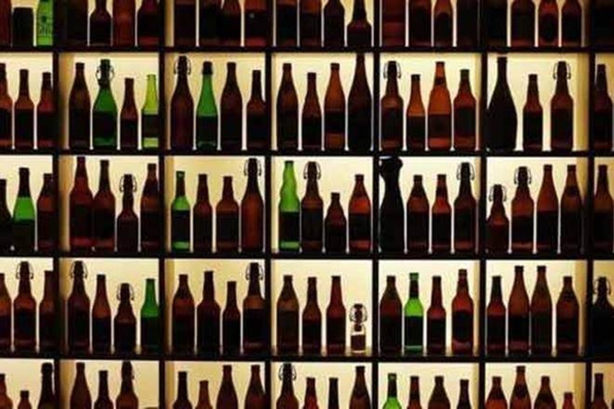 Delhi govt warns clubs, hotels of strict action for using liquor