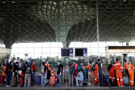 According to the civic authorities, contacts of travelers who contract the infection during home quarantine or on arrival will be monitored and isolated.