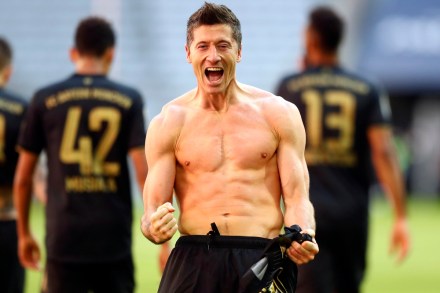 Bayern Munich striker Robert Lewandowski breaks Gerd Mueller's 49-year league scoring record on final day