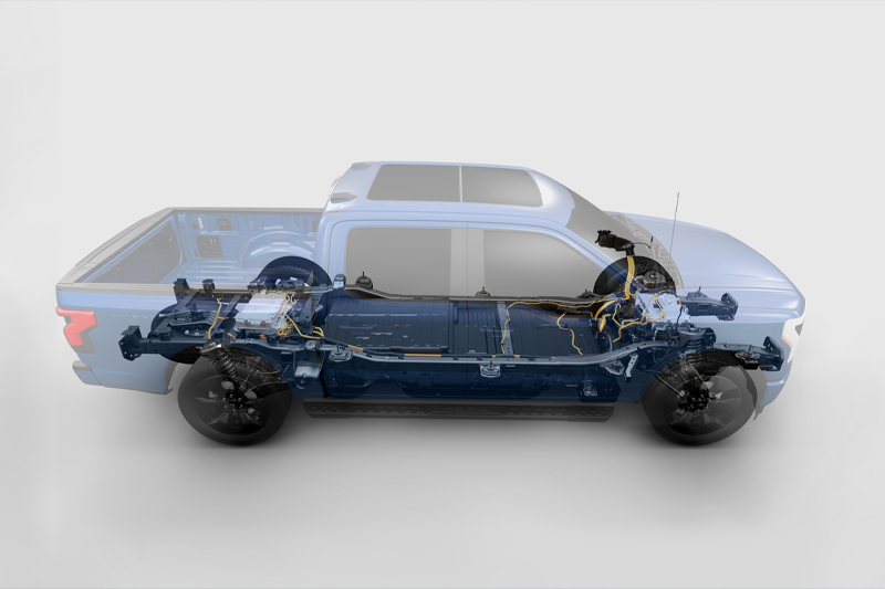 The F-150 Lighting is equipped with dual inboard motors. The total power output from the motor with the extended battery offers 563hp and a whopping 1050Nm of torque and a driving range of 482.8kms. The standard battery model offers 426hp, and 370kms of range, but the torque output remains the same.