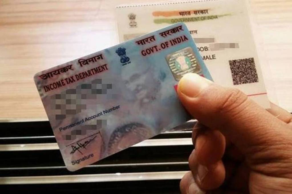 The method of submitting a PAN card to the Income Tax Department is similar to the procedure that is followed in the correction and surrender of the PAN card.