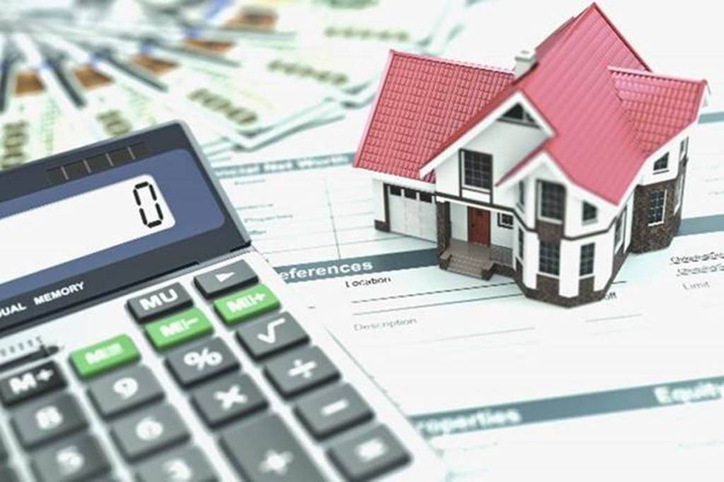 If you’re unsure about whether to take a home loan from a bank or a housing finance company, do note the latter usually have slightly higher interest rates than banks but they could be better suited for high loan quantum requirements.